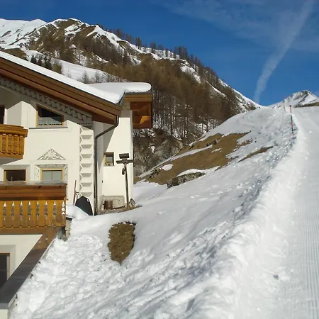 Chasa Valetta Апартаменты *