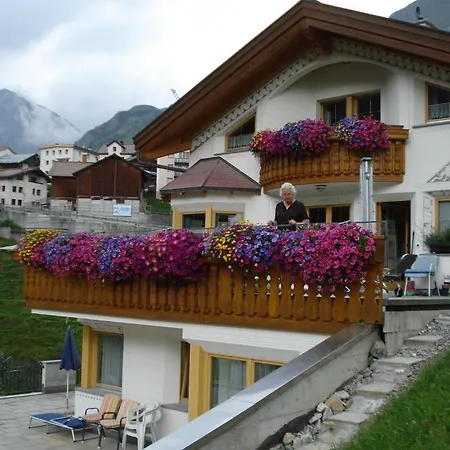 Chasa Valetta Апартаменты *