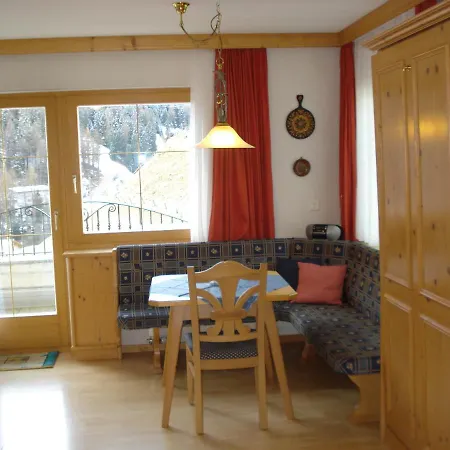 Chasa Valetta 아파트 삼나운