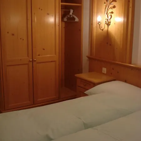 Chasa Valetta 아파트 삼나운